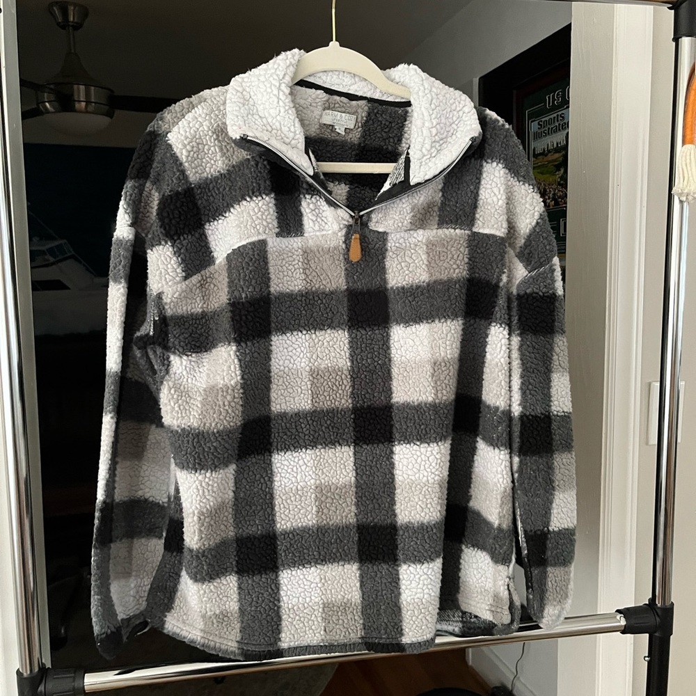 Black and white checkered pullover